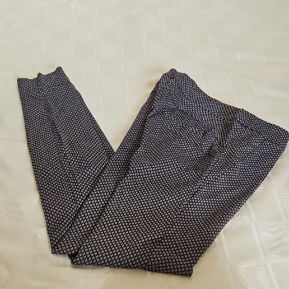 Black and Gray Patterned Pants - Picture 15 of 16